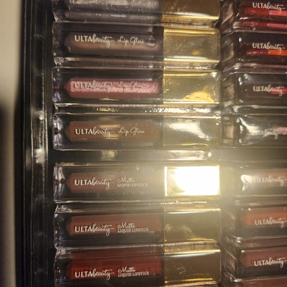 Ulta Beauty 16 Piece Lip Vault Glossary Set - Picture 3 of 4